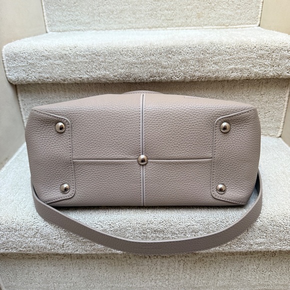 Louis Vuitton Pernelle Tote in Taurillon - Picture 6 of 15